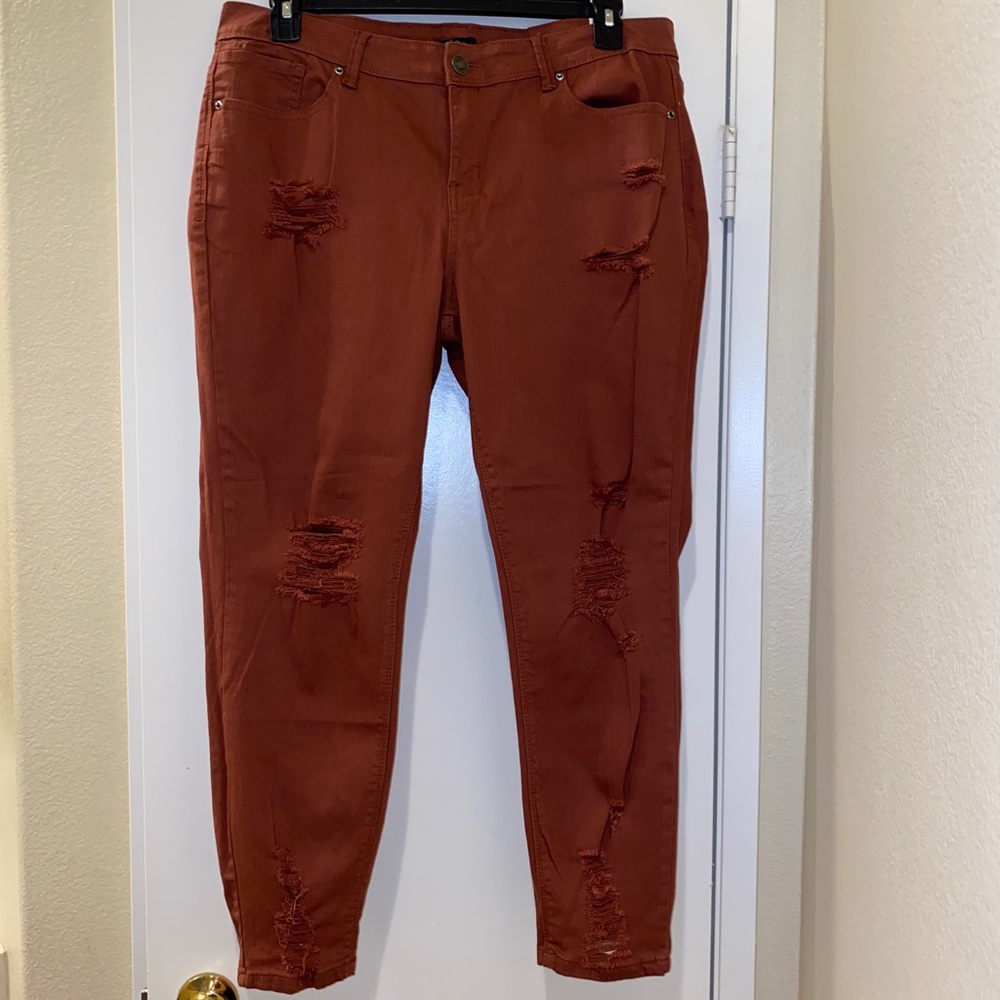 🔴NWT🔴Rust Distressed Jegging